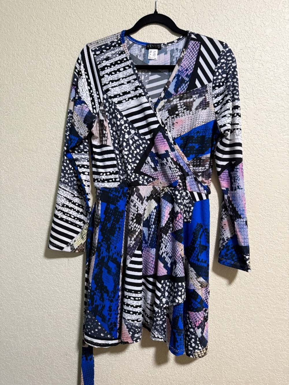 Metaphor Black & White Abstract Swirl Sleeveless Dress Add a bold graphic touch